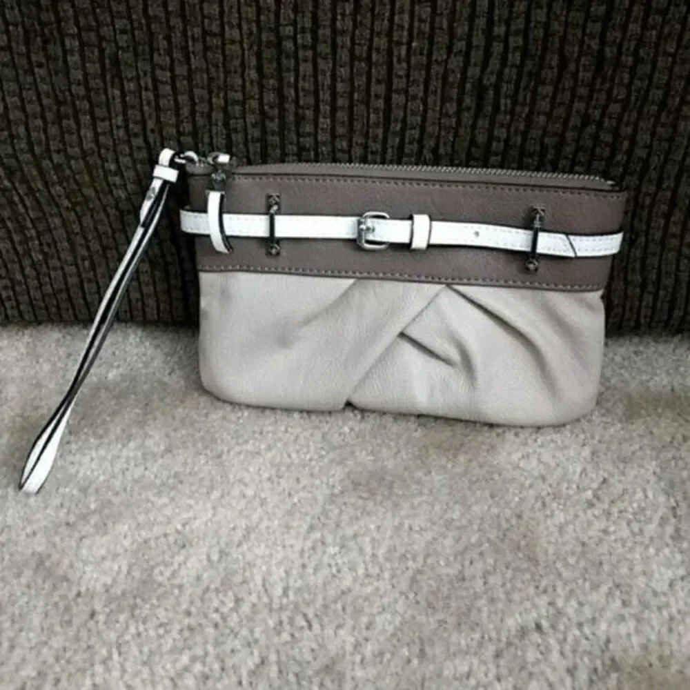 Simply Vera tan and cream wristlet